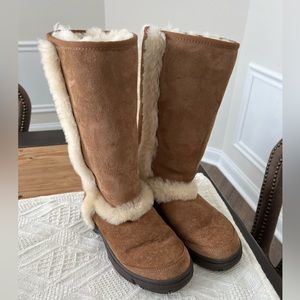 Tall Uggs w fur